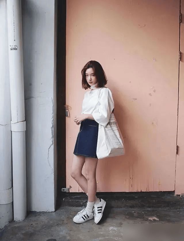子+这双鞋=优雅减龄的时尚！凯发K8旗舰店APP秋天的裙(图11)