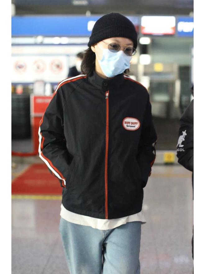 时尚蜕变泰迪卷短发引发热议！k8凯发国际入口窦靖童27岁(图2)