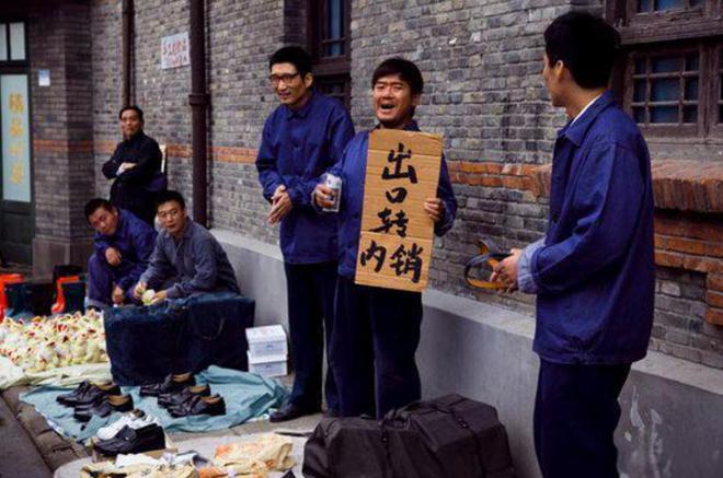200亿暴跌10倍“一代鞋王”跌落神坛K8凯发登录中产不爱穷鬼不穿！市值从(图7)