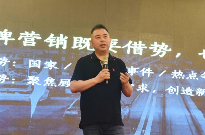 200亿暴跌10倍“一代鞋王”跌落神坛K8凯发登录中产不爱穷鬼不穿！市值从(图9)
