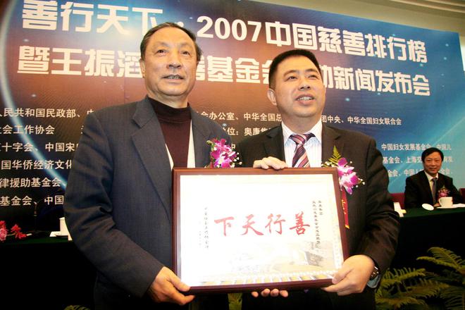 200亿暴跌10倍“一代鞋王”跌落神坛K8凯发登录中产不爱穷鬼不穿！市值从(图13)