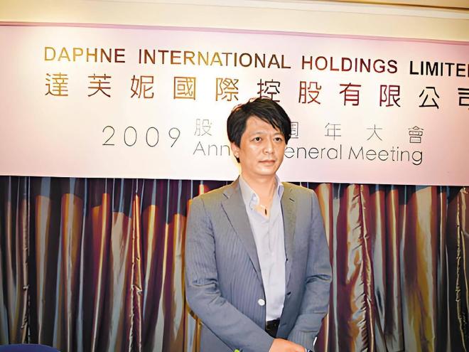 家族内斗血亏40亿都是红颜祸水惹的祸k8凯发国际“一代鞋王”达芙妮衰败(图10)